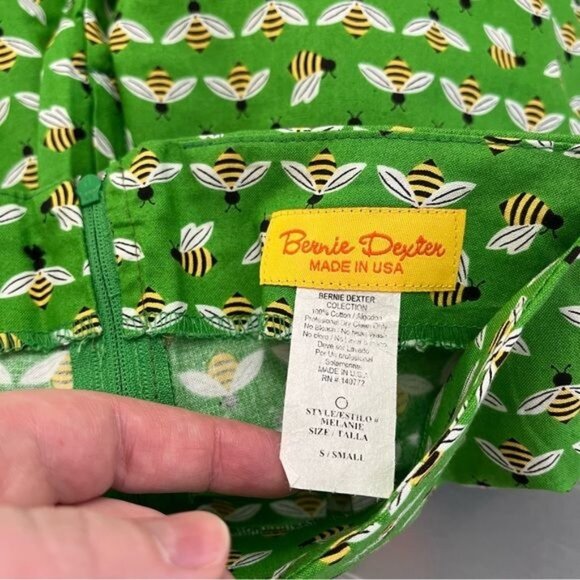 Bernie Dexter bee print pinup retro rockability pedal pusher Capri pants small - Picture 11 of 13